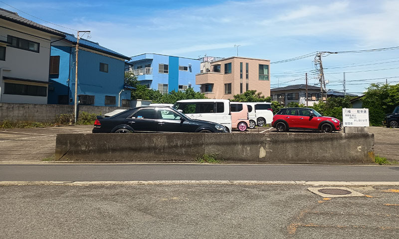 駐車場向かって左入り口の一番奥(1番)